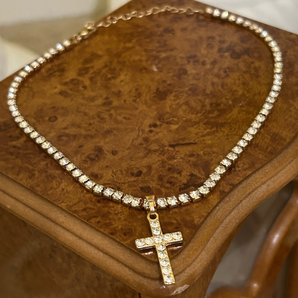 AKIRA Gold Diamante Cross Choker